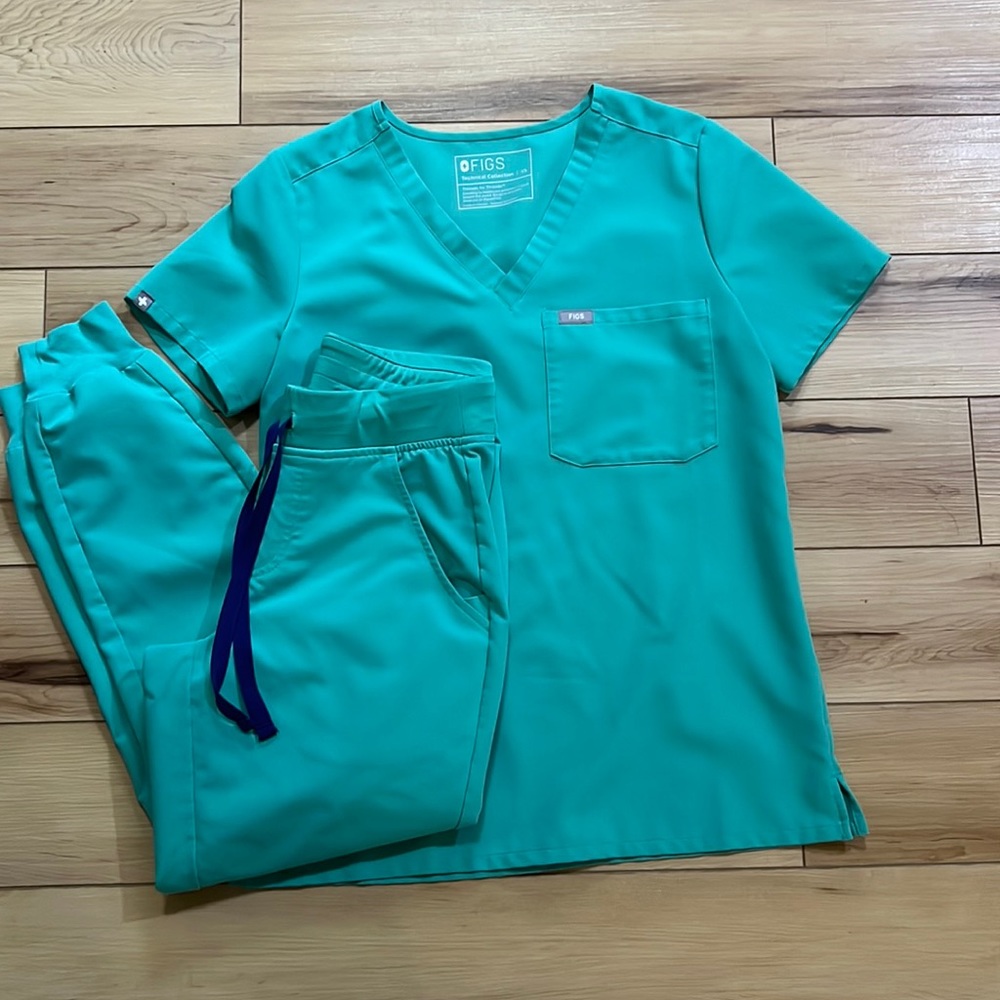 Figs scrub set